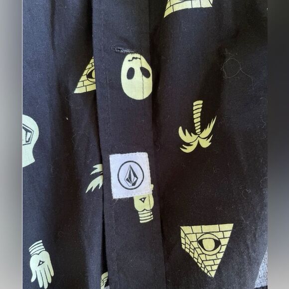 Volcom Alien Pyramid and Palm Trees Print Button-Down Shirt - Size XL - Picture 6 of 7